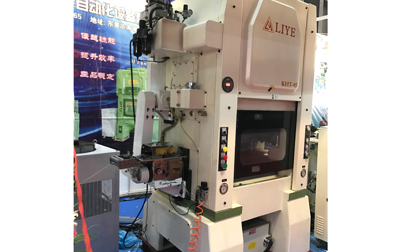 如何為高速?zèng)_床選擇合適的沖床送料機(jī)？